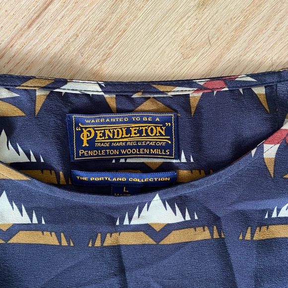 Pendleton Portland Collection Silk Top- RARE - Picture 5 of 5